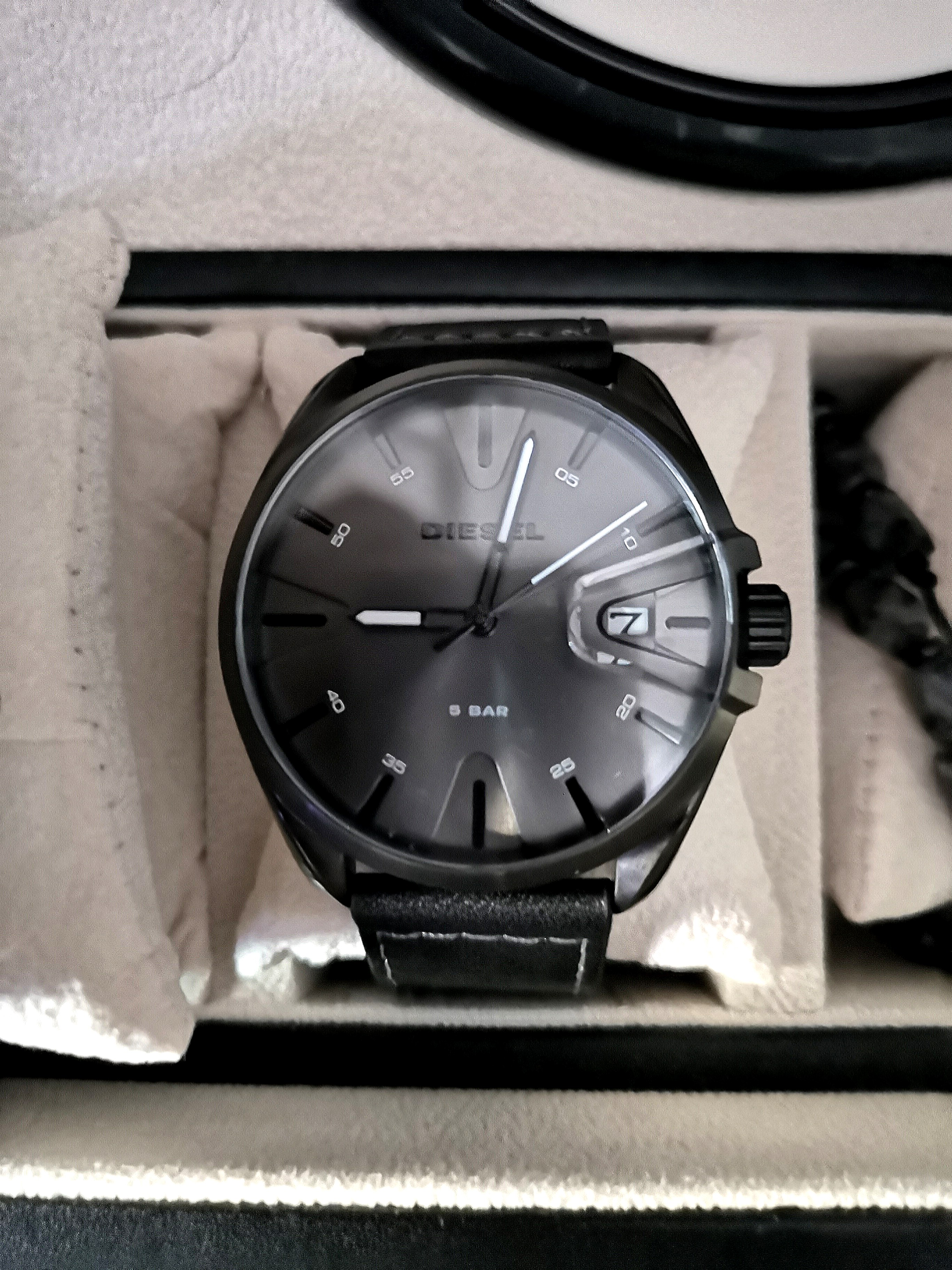 All black deals diesel watch