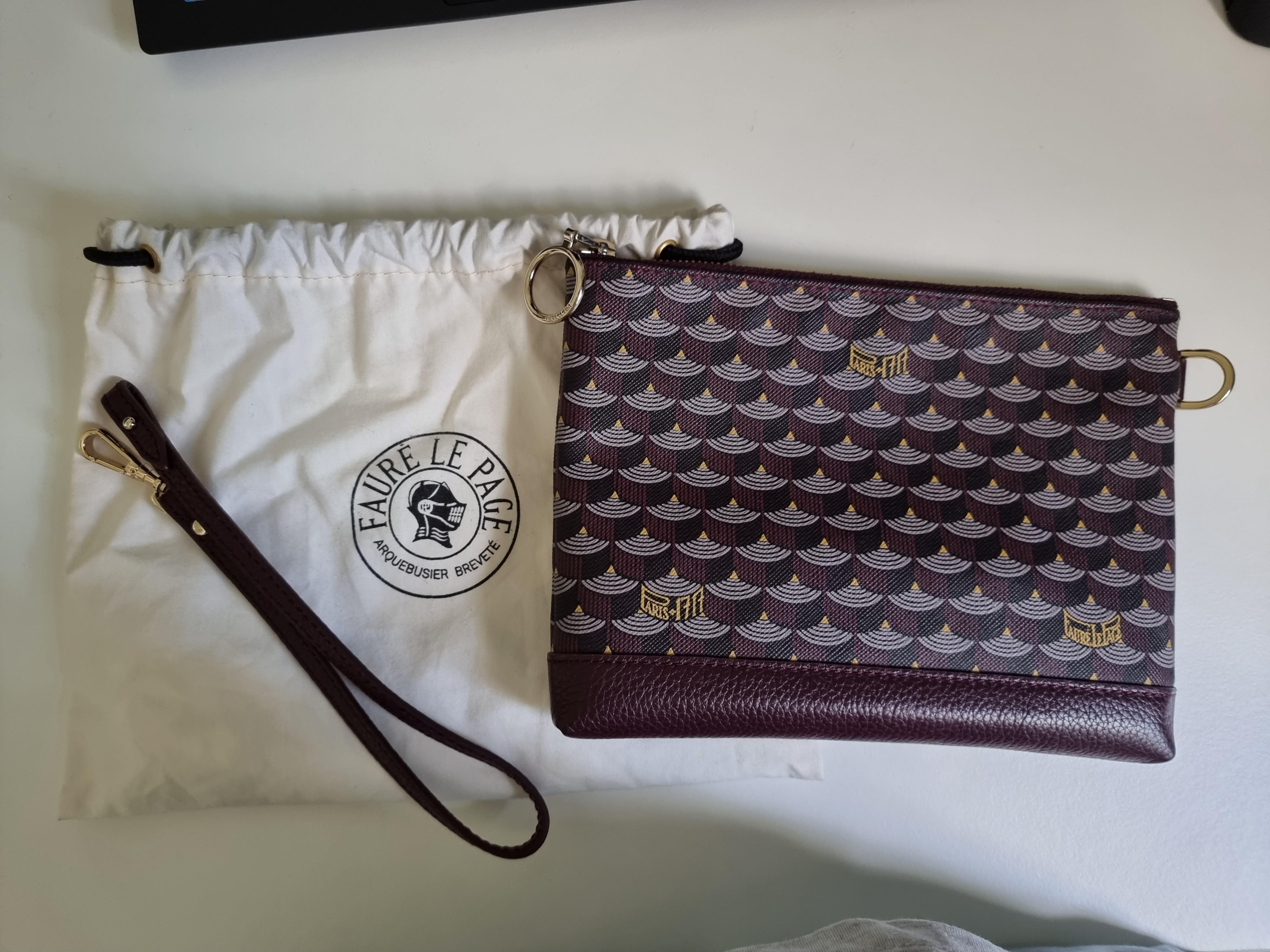 Faure le discount page pouch
