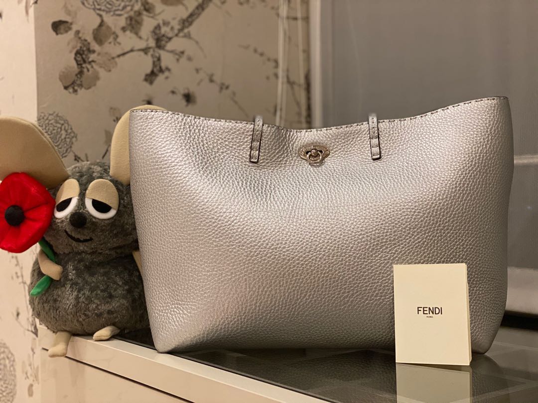 Fendi carla tote store