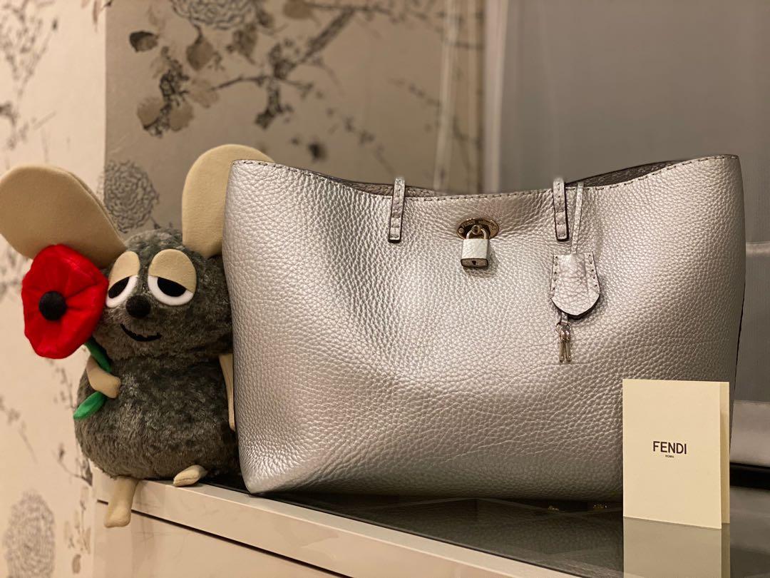 Fendi carla hotsell selleria tote