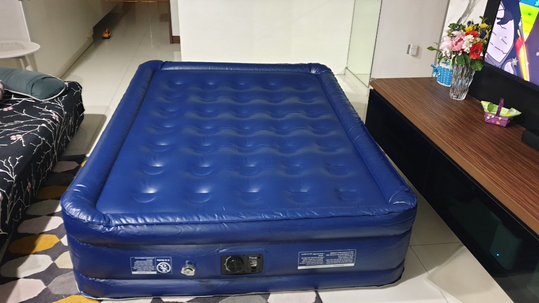 Luxury King Size Air Bed with BuiltIn Electric Pump, Furniture & Home