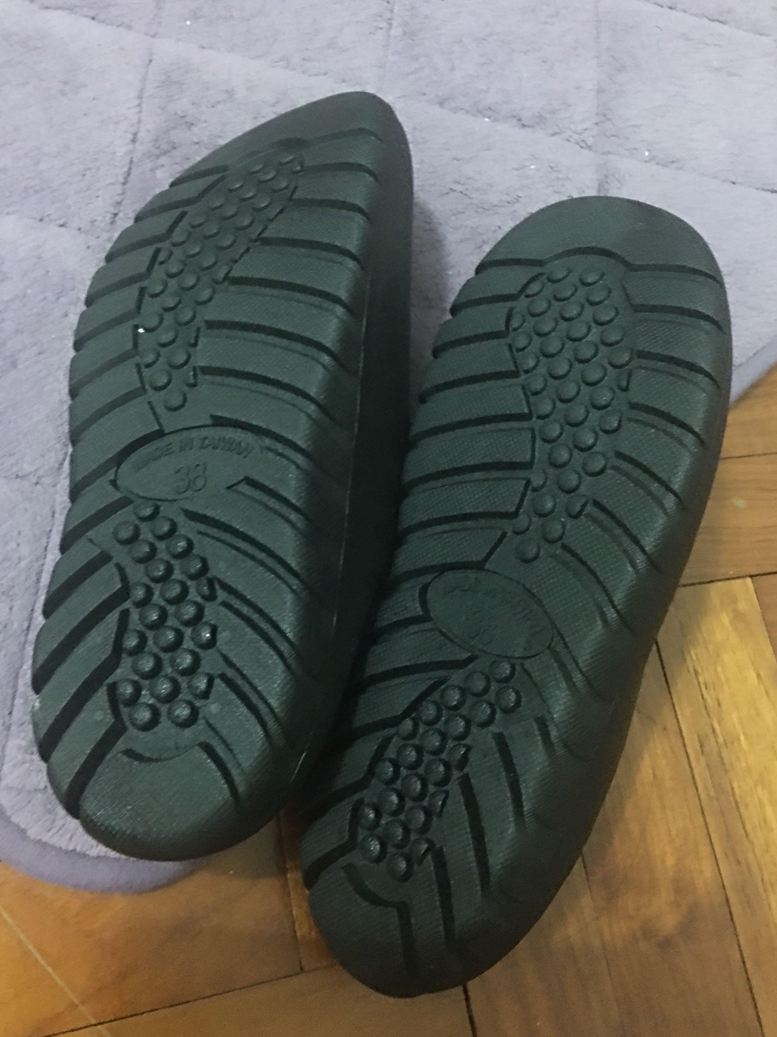 Kitchen porter safety outlet shoes