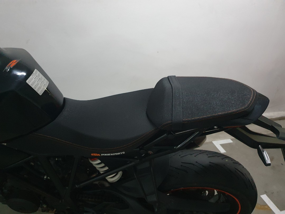 KTM 1290 Super Duke R powerparts seats, Motorcycles, Motorcycle