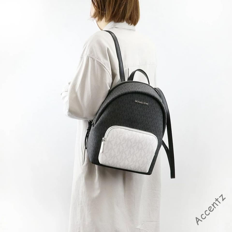 Michael Kors Sheila Medium Backpack (Optic White)