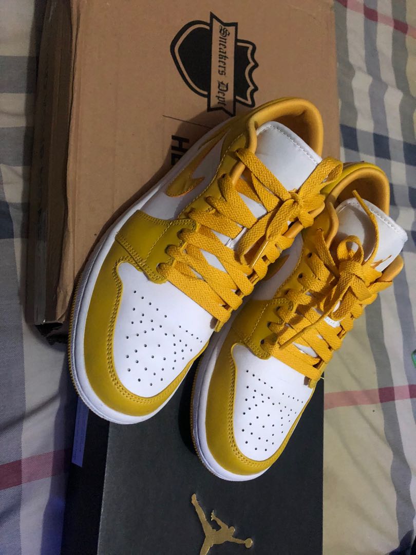 Nike air jordan 1 low mustard white, Fesyen Pria, Sepatu , Sneakers di