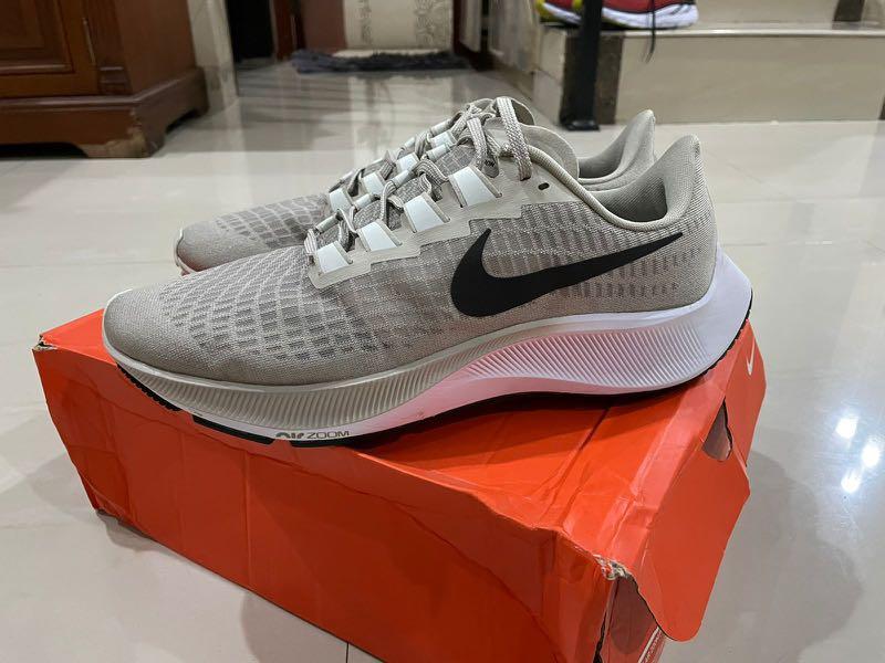 Nike Air Zoom Pegasus 37, Fesyen Pria, Sepatu , Sneakers di Carousell