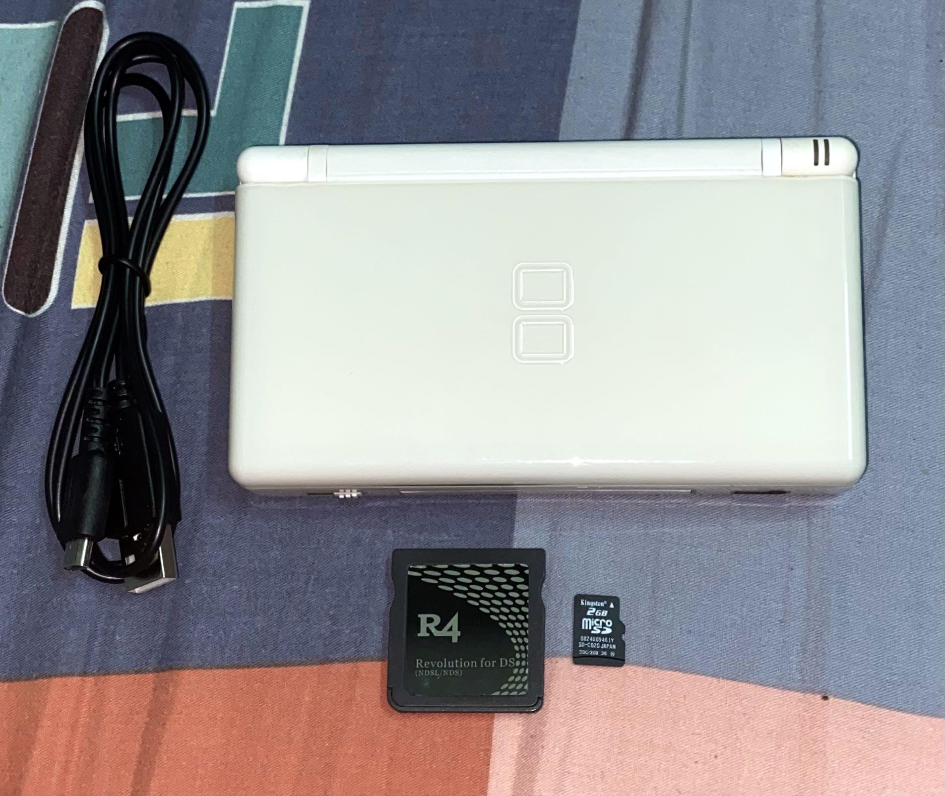 Nintendo Ds Lite White Colour Includes R4 Card 2gb Sd Card It Has Only 14 Downloaded Nds Games Usb Charger Cable This Nds Lite Is Around 75 New 電子遊戲