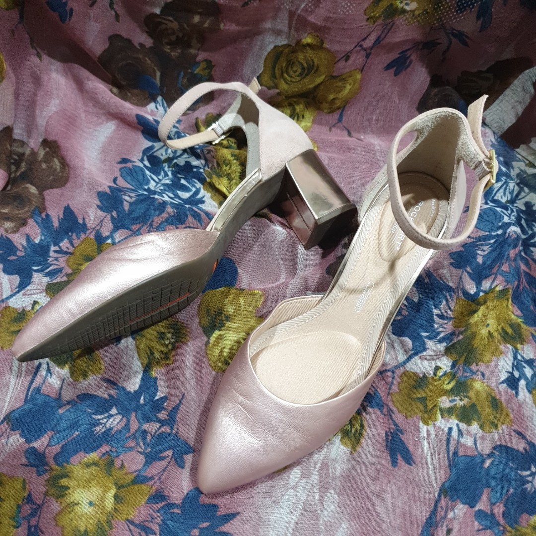 Total motion salima ankle strap pump hotsell