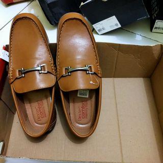 Sepatu dexter slip on