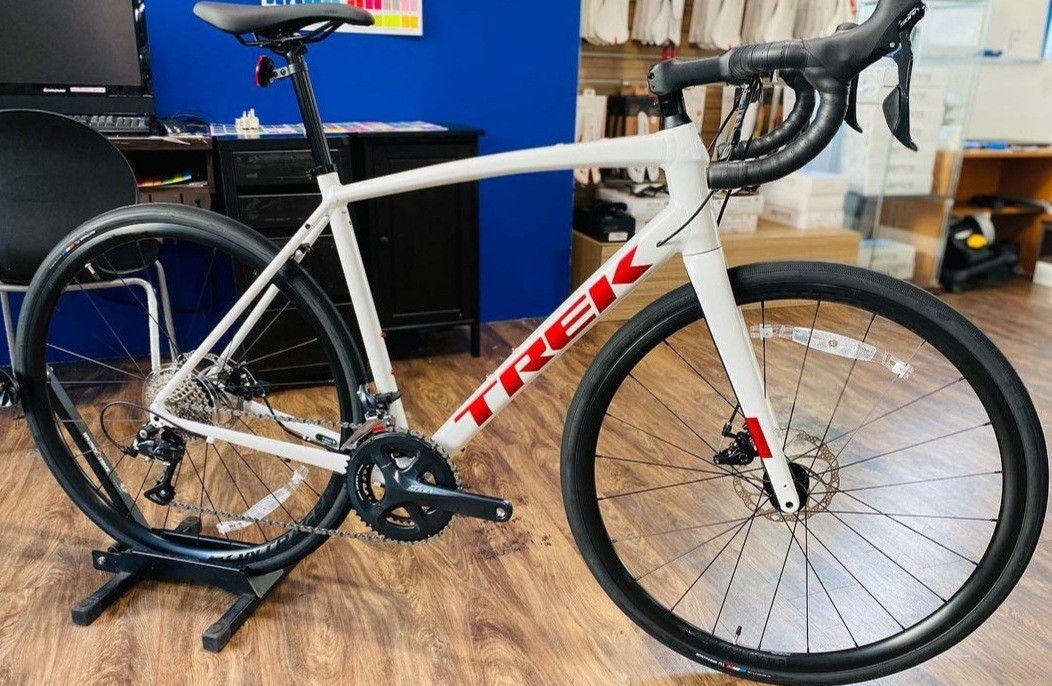 TREK DOMANE AL3, Sports Equipment, Bicycles \u0026 Parts, Parts \u0026 Accessories on  Carousell