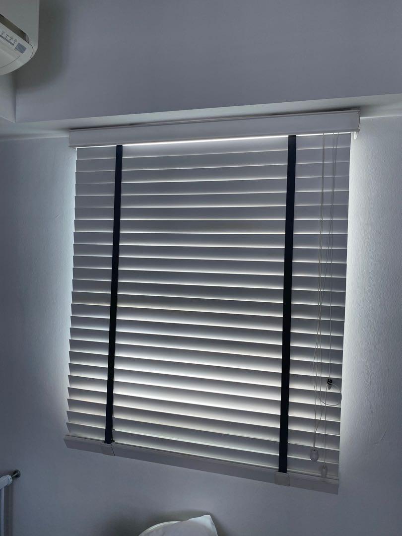 Used blinds in white with grey webbing, Furniture & Home