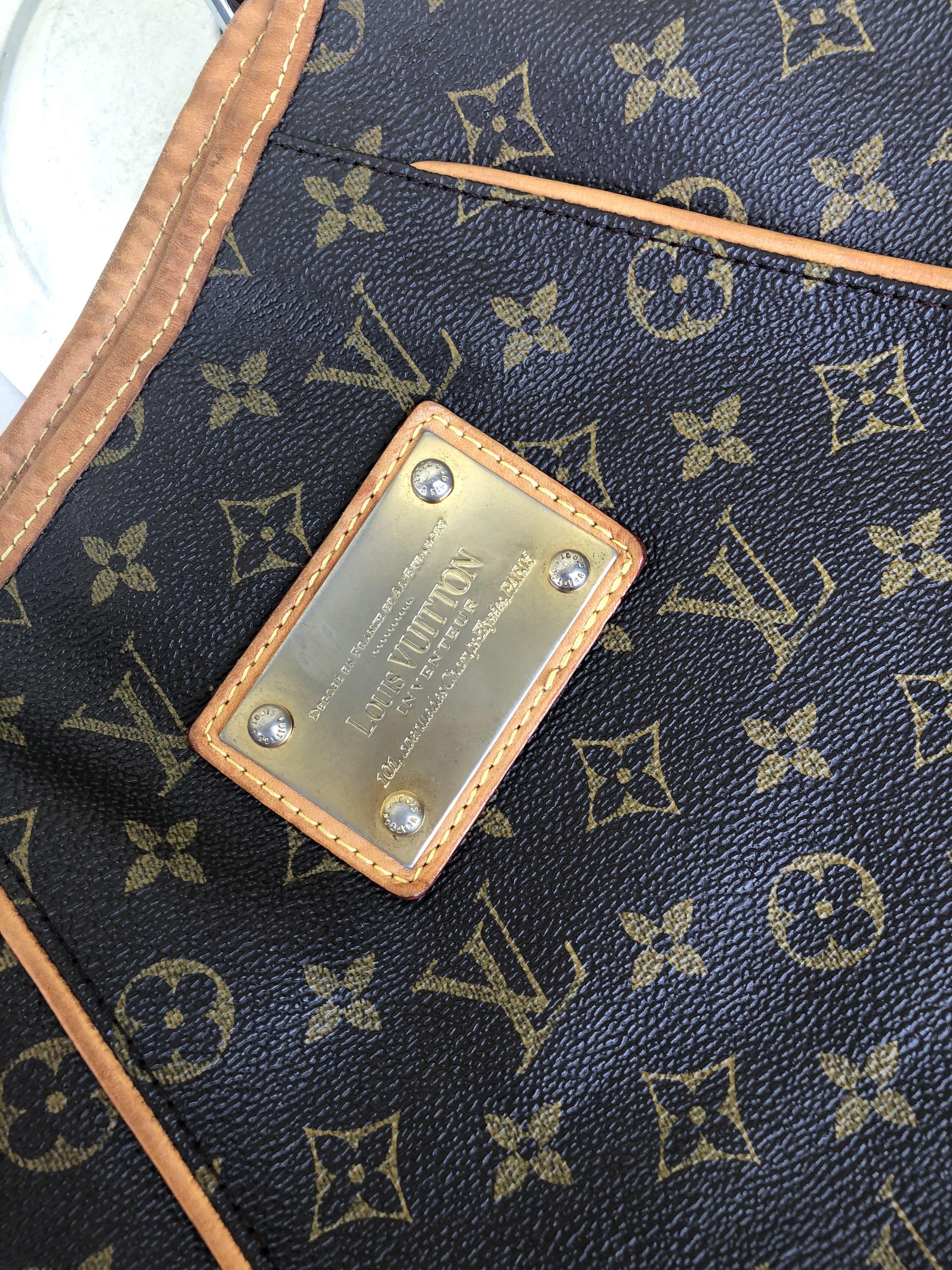 Vintage Bag (Category: Luxury Bags & Wallets) located in Bocaue. Submitted by mamikyuti (Listing ID 1112137267, Image 3). Description: Well used Hobo Bag No Flaws just faded hardware on strap And normal signs of usage .