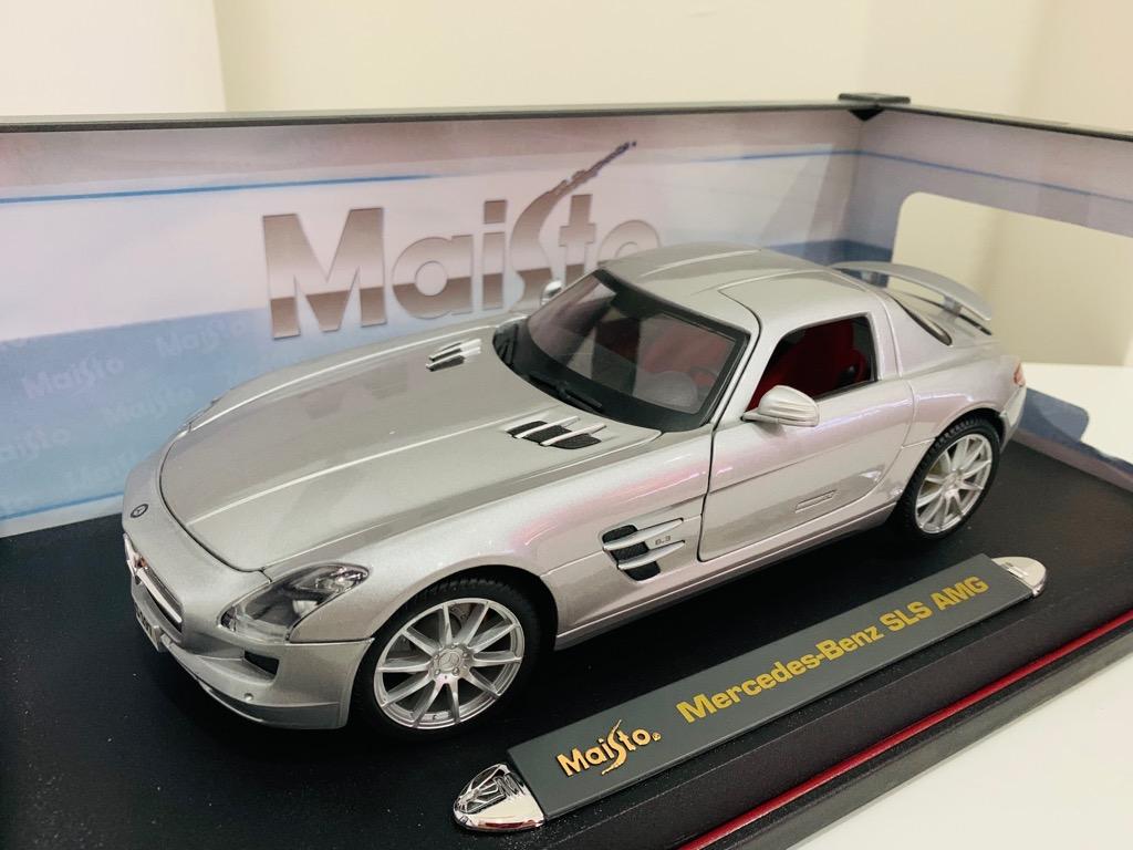 Maisto Mercedes Benz SLR McLaren 1/18 Scale diecast Model on 