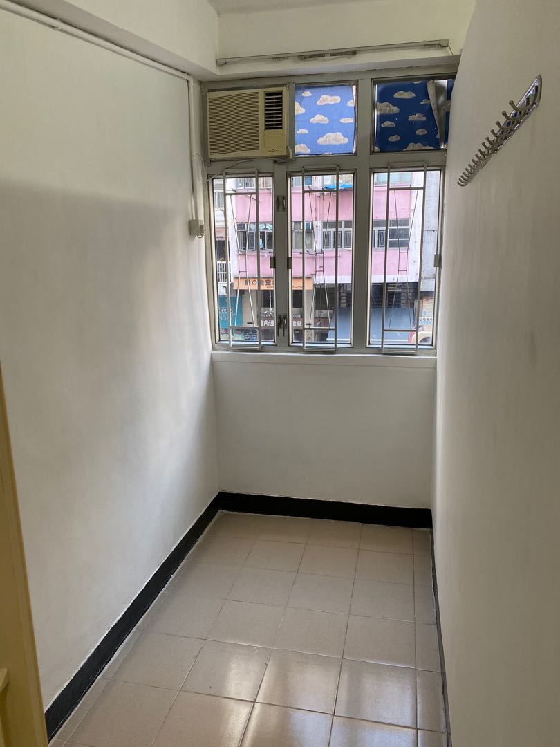 No commission. Two deposits and one month in advance. Sham Shui Po. Tang's second floor apartment. 2 bedrooms and 1 living room. Practical size 230 square feet.62863194220545113