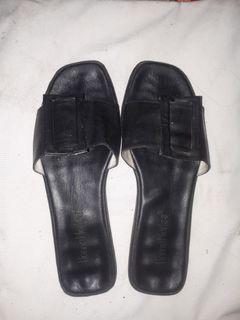 Black flats sandals