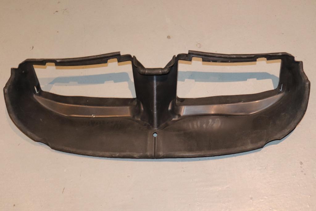 BMW Air Duct, Guidance top front for M3 E90 E92 E93 Part 51718040935, Auto  Accessories on Carousell
