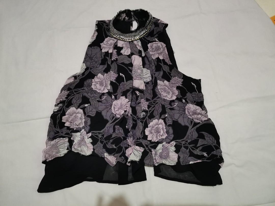 Halter blouse (Category: Blouses) located in Quezon City. Submitted by csa22 (Listing ID 1112307237, Image 1). Description: .