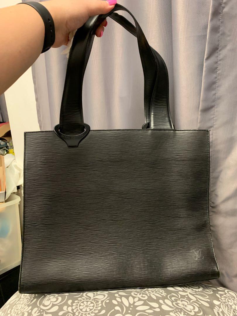 LV api （分類：長銀包）位於 Hong Kong。 由 methemrs 提交（商品編號 1112389966，圖片 1）。簡介： 。