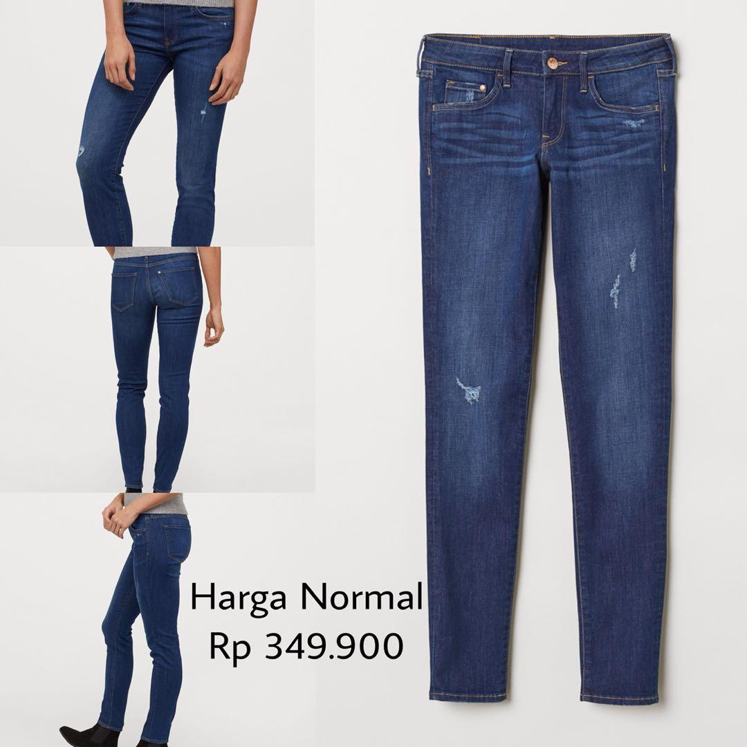 Ripped jeans H M Fesyen Wanita Pakaian Wanita Bawahan di Carousell