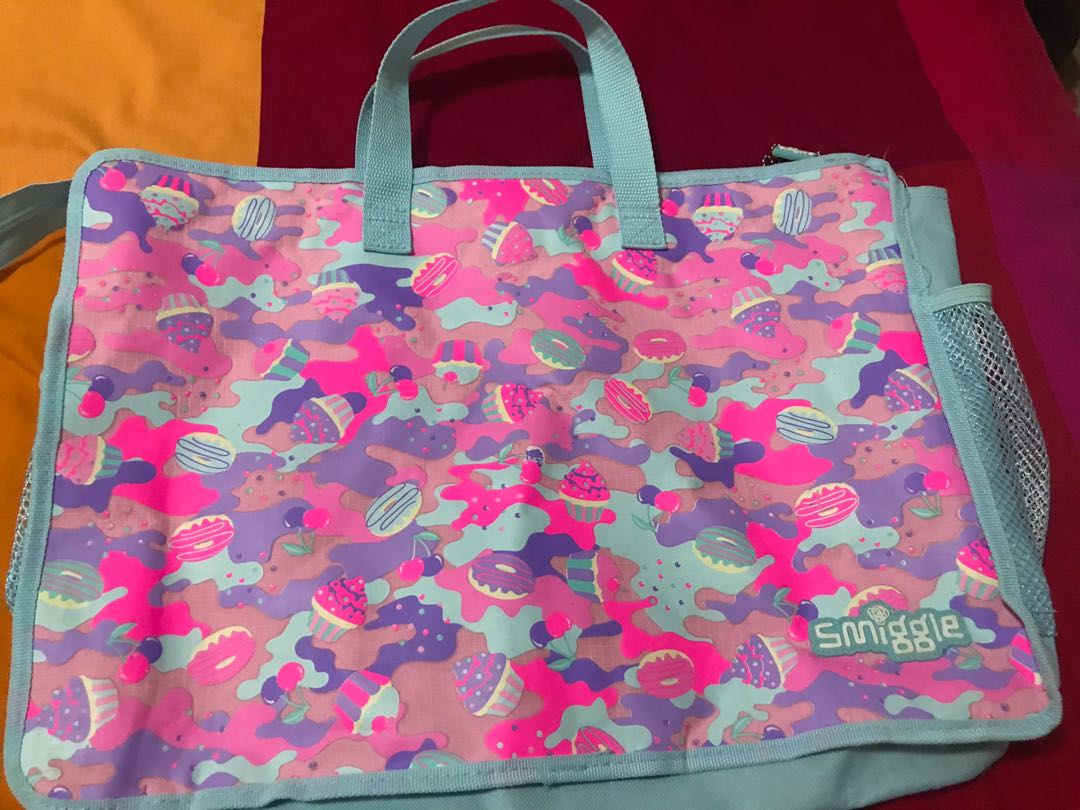 Book deals bag smiggle