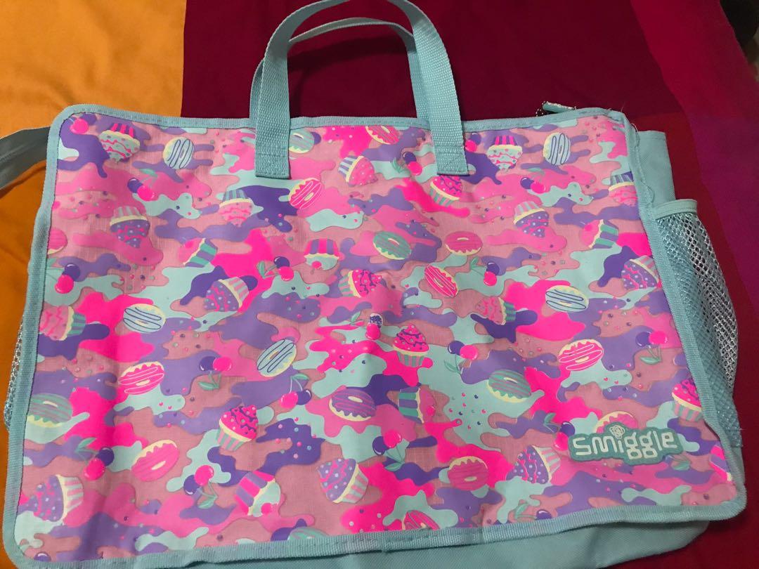 Smiggle book bag
