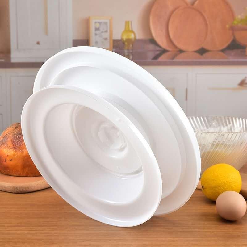 Cake Decorating Round Spinning Turntable (Category: Bakeware) located in Manila. Submitted by abcd_efghi (Listing ID 1112582680, Image 2). Description: - used to put cakes and decorate cakes easier for spinning.