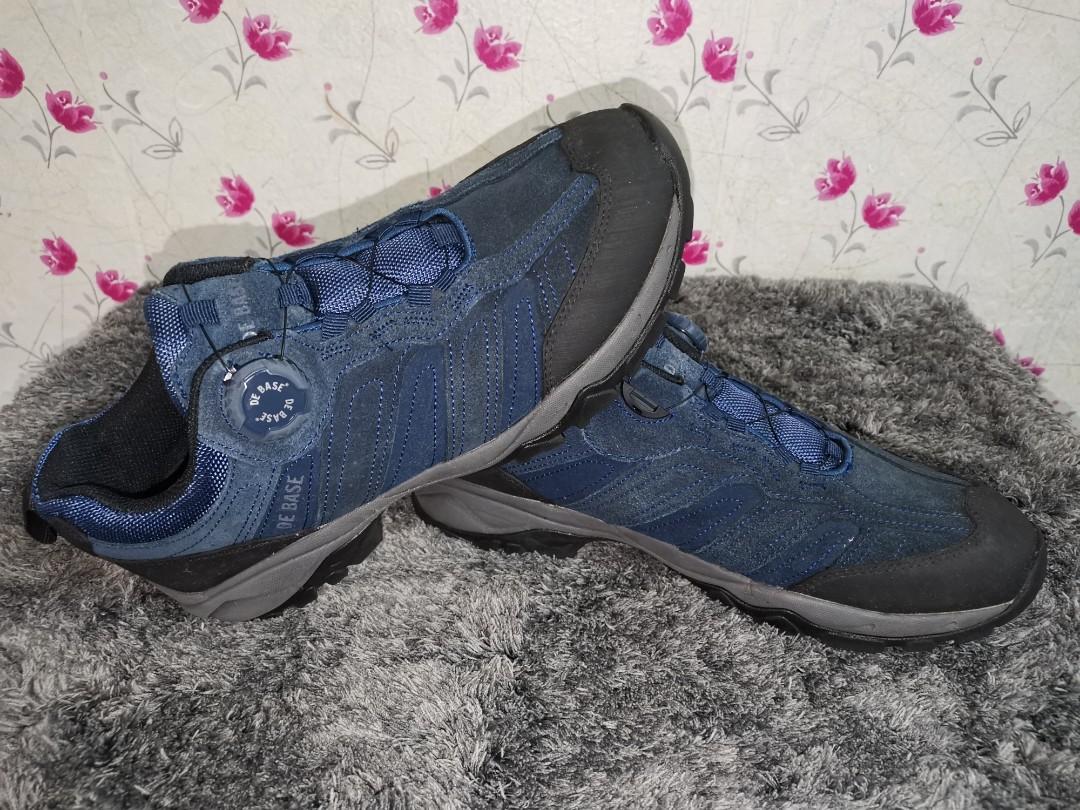 Base sales of shoes
