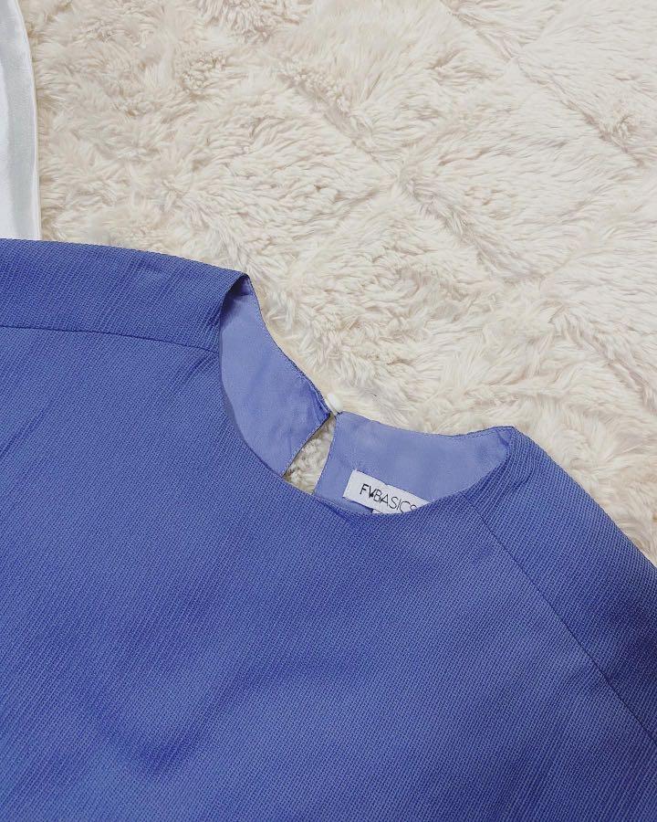FV Basic Top (Category: Blouses) located in Kajang. Submitted by wanis_shop (Listing ID 1112526343, Image 1). Description: ✨Name: FV Basic top ✨Condition: 9/10 ✨Colour: Blue ✨Material: Chiffon ✨Size: S-M 💳 RM10 📦 Postage RM6 (SM) / RM8 (SS) 🛒First pay first serve basis ✨Measurements (flat lay in cm) ✔️Shoulder: 59 (Drop Shoulder) ✔️Bust: 49 ✔️Length: 60 *Jeans is Excluded.