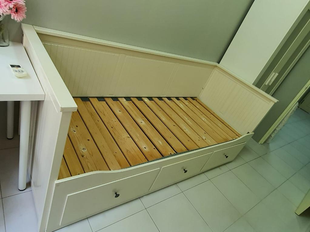 Ikea Hemnes Daybed frame with 3 drawers, Furniture & Home Living