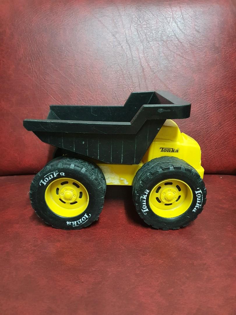 Preloved Tonka Dump Truck (Category: Vehicle & Diecast Models) located in Manila. Submitted by mspurple_2019 (Listing ID 1112630109, Image 1). Description: Selling this preloved Tonka Dump Truck for Php550 only. For interested buyers, please message me..