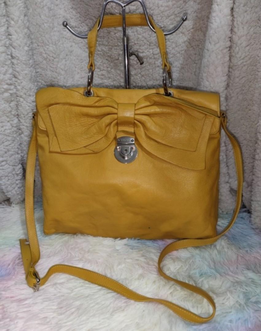 Red Valentino Bow Embellished Leather Bag (Category: Luxury Bags & Wallets) located in Pasig City. Submitted by armoire_deluxe (Listing ID 1112567188, Image 1). Description: Pre❤️ item. In good condition..