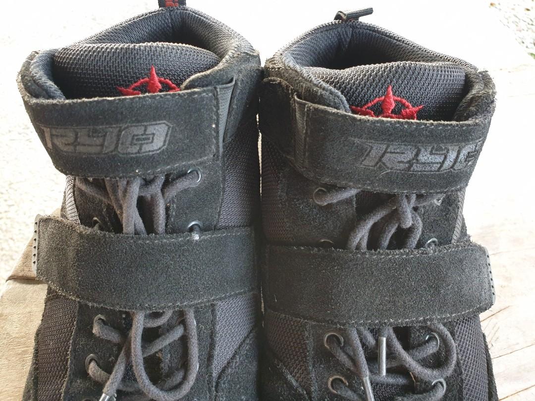 RYO -riding shoes (Category: Boots) located in Cainta. Submitted by mama.sells (Listing ID 1112499060, Image 2). Description: 🏍 low cut riding shoes lace up and velcro closure anti- slip rubber outsole mesh with suede combination foam padded personal/ pre loved RFS - decluterring.