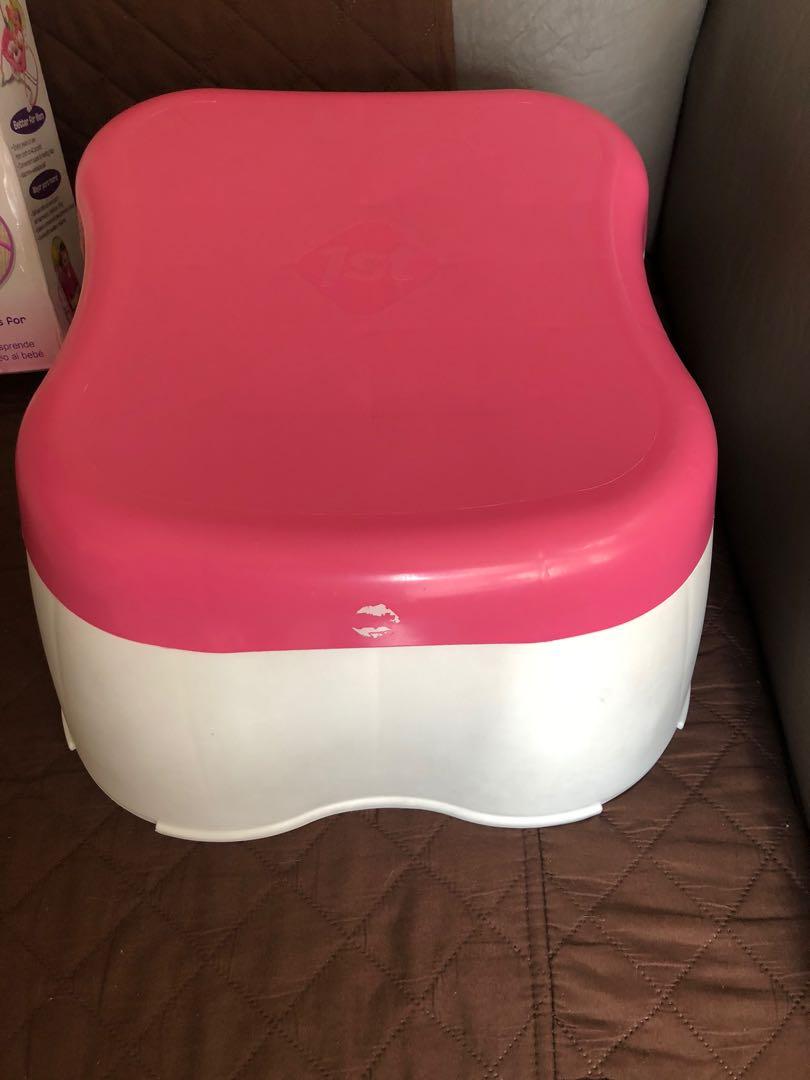 Safety 1st potty and strp stool (Category: Toilet Training) located in Paranaque City. Submitted by shopaholic_k.i. (Listing ID 1112585353, Image 3). Description: .