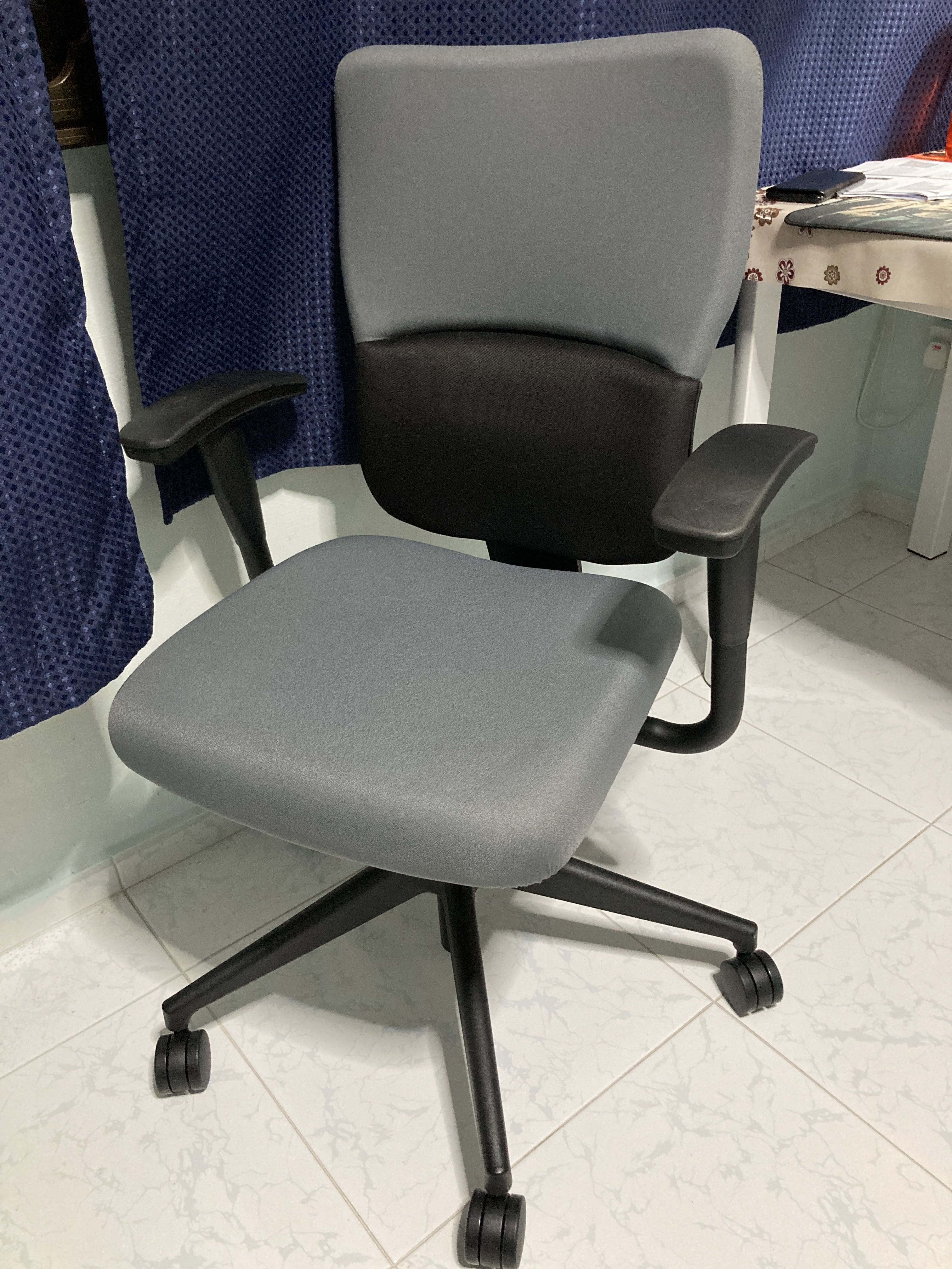 barely used !!! Steelcase  chair Office chair excellent condition PC chair 