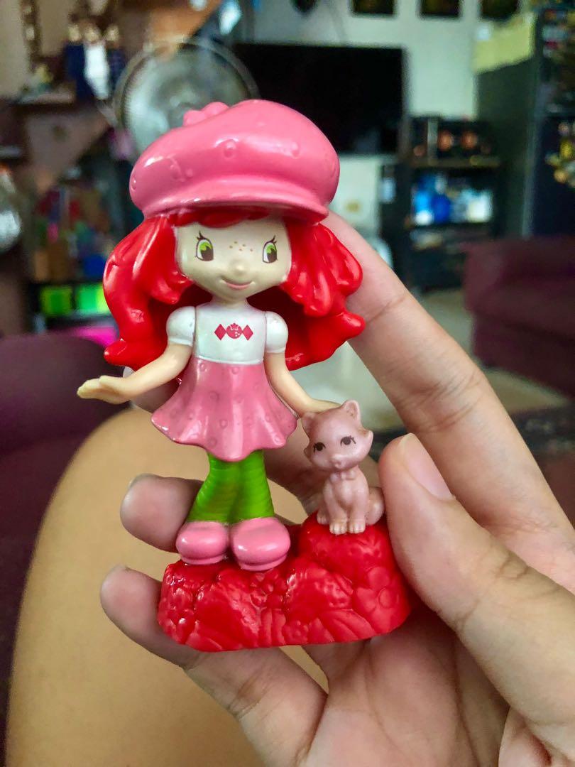 Strawberry Shortcake Figure (Category: Figurines & Statues) located in Pateros City. Submitted by lycjy_declutters (Listing ID 1112530176, Image 1). Description: ✅ shopee checkout.