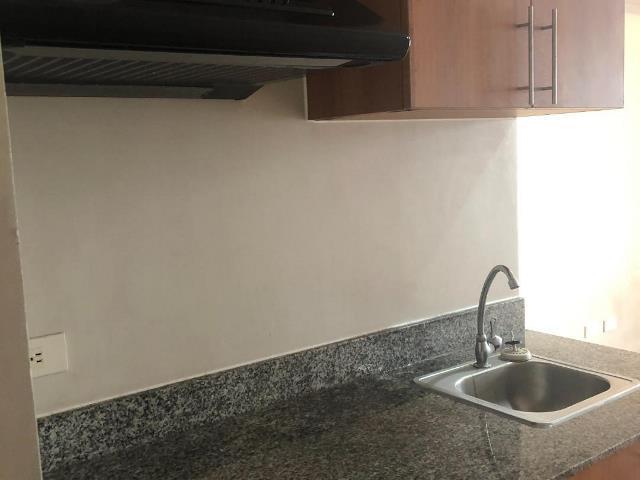 Studio Unit in Hampton Gardens Pasig (Category: Apartments & Condos) located in Pasig City. Submitted by liza.ordonio (Listing ID 1141858126, Image 2). Description: Hampton Studio Unit 2M net of 6% capital gains tax Clean Title.
