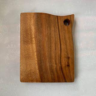 Acacia chopping board with side hole - wooden chopping board