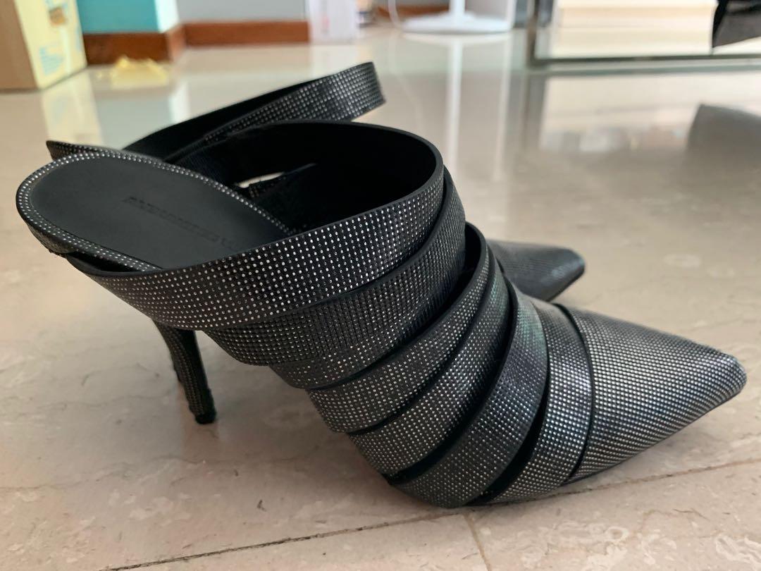 Wang heels top