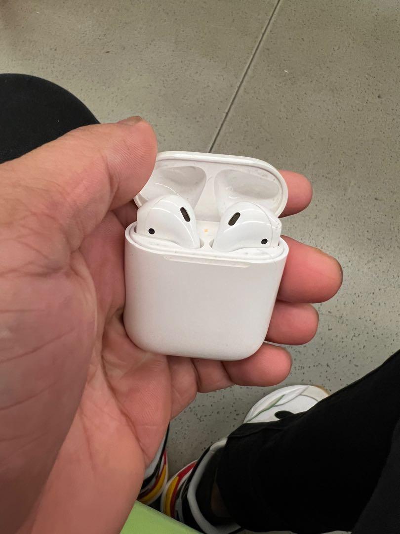 Airpods pro hotsell scratchy sound