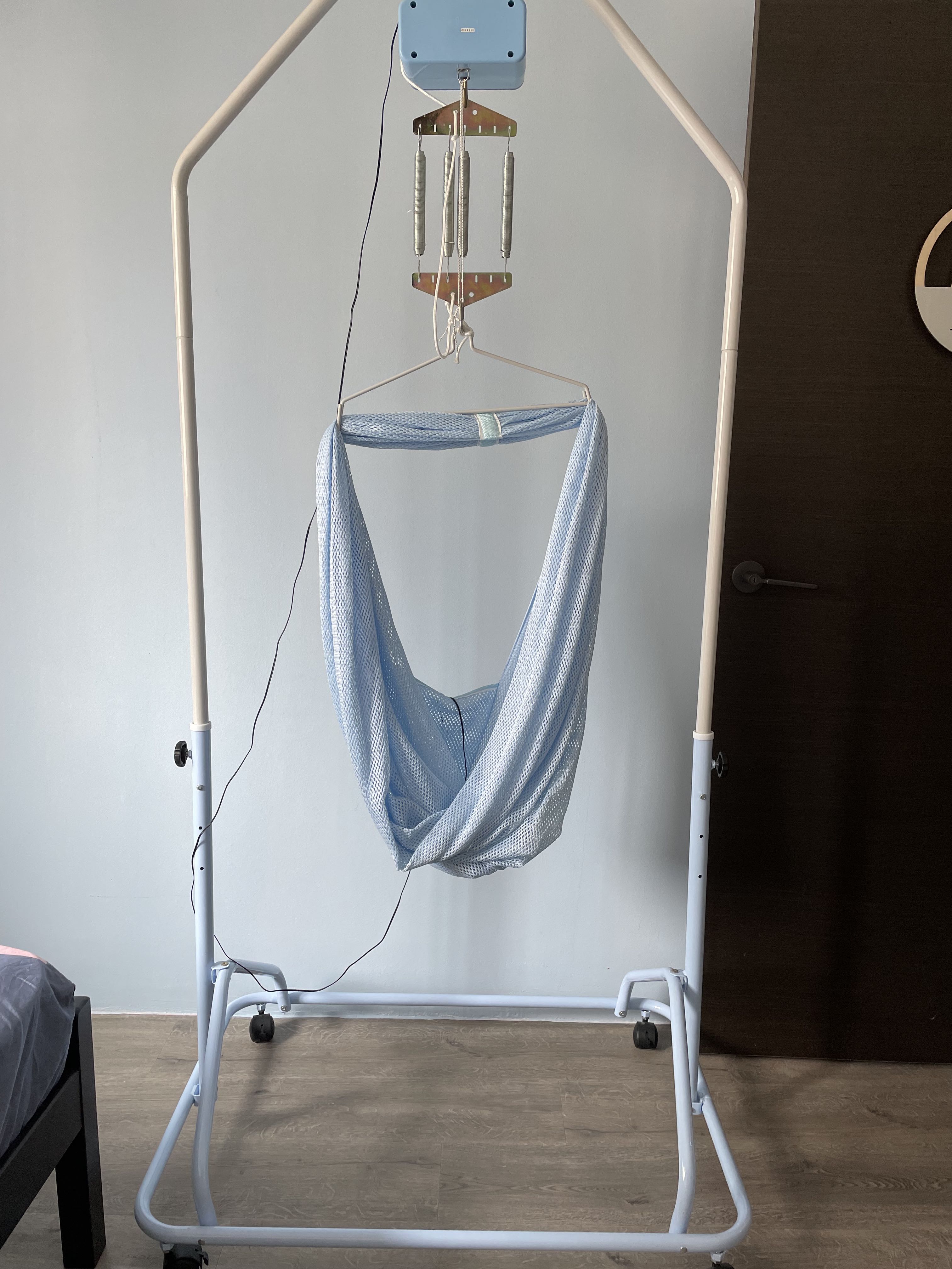 Baby spring cot stand hotsell