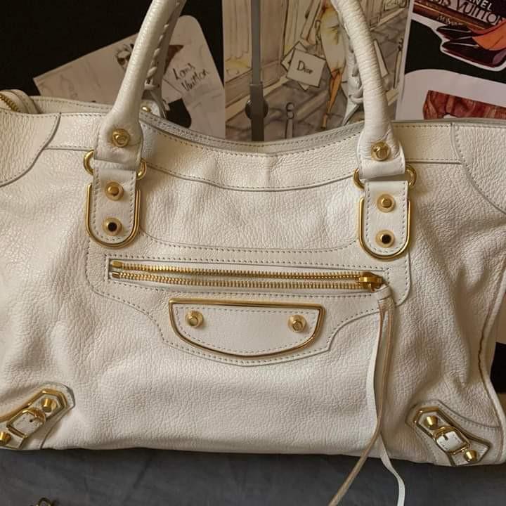Balenciaga Regular City Metallic Edge Bag (Category: Luxury Bags & Wallets) located in Manila. Submitted by bagislifeshop (Listing ID 1134751989, Image 2). Description: ▪️Baenciaga Regular City Metallic Edge Bag▪️ ☑️Available in Bacolod ✅Condition: 9/10 ✅Material: leather ✅Inclusion: dustbag, tags and strap.