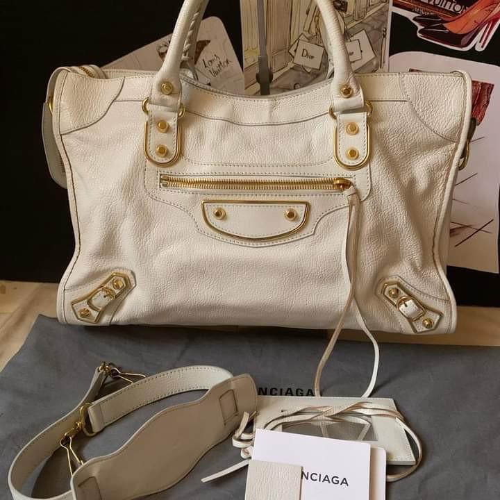 Balenciaga Regular City Metallic Edge Bag (Category: Luxury Bags & Wallets) located in Manila. Submitted by bagislifeshop (Listing ID 1134751989, Image 1). Description: ▪️Baenciaga Regular City Metallic Edge Bag▪️ ☑️Available in Bacolod ✅Condition: 9/10 ✅Material: leather ✅Inclusion: dustbag, tags and strap.