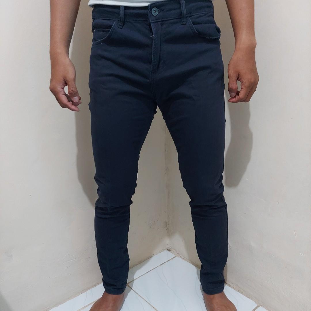 Bershka Skinny Fit, Fesyen Pria, Pakaian , Bawahan di Carousell