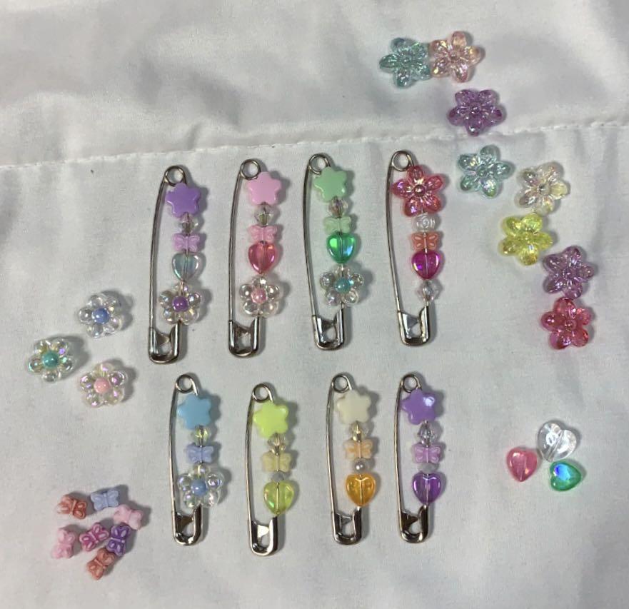 customisable keychains kpop safety pin rainbow charms, Hobbies