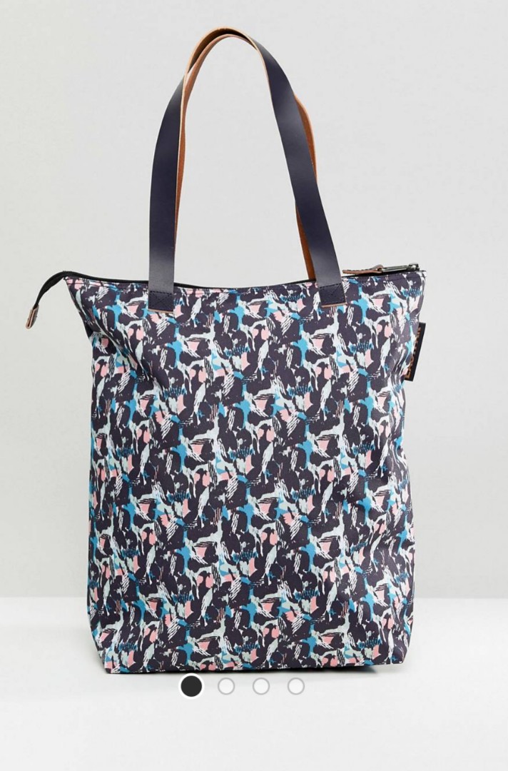 Eastpak Soukie Dizzy Leo Tote Women s Fashion Bags Wallets