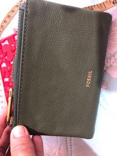 Fossil wallet not Kate Spade Coach Nine West Aldo