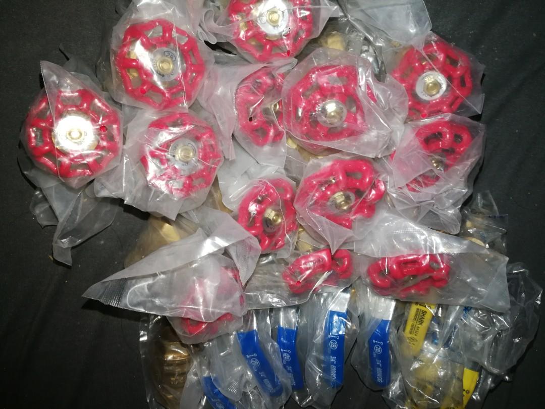 Gate valve,ball valve take all (Category: Construction & Building Materials) located in Quezon City. Submitted by heartjunkyard (Listing ID 1134782351, Image 1). Description: 3/4 15pcs 1/2 4pcs 1 4pcs.
