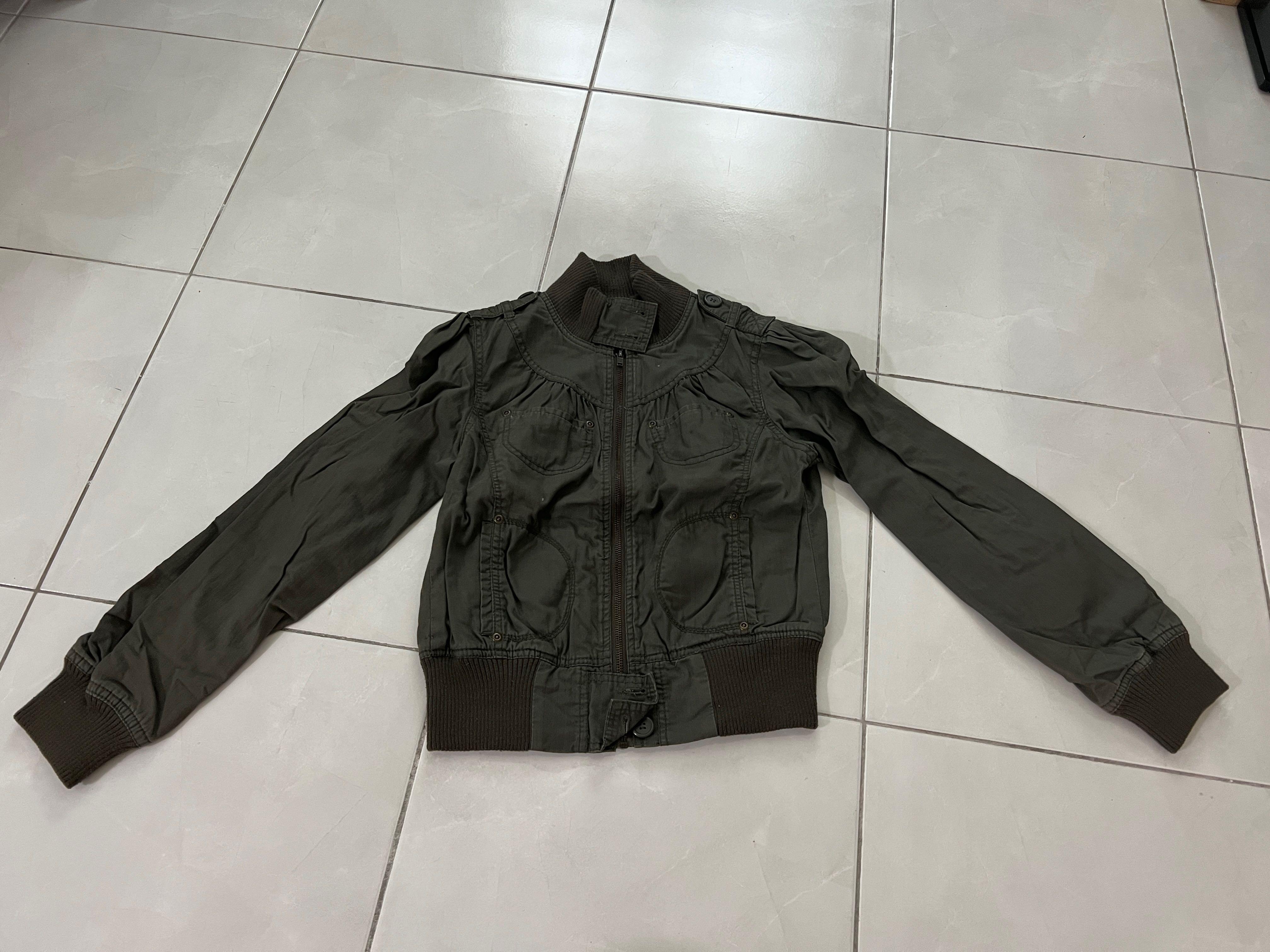 Jacket (Category: Coats, Jackets and Outerwear) located in Tanjung Tokong. Submitted by venus.g (Listing ID 1134745537, Image 2). Description: Size M Condition like new.
