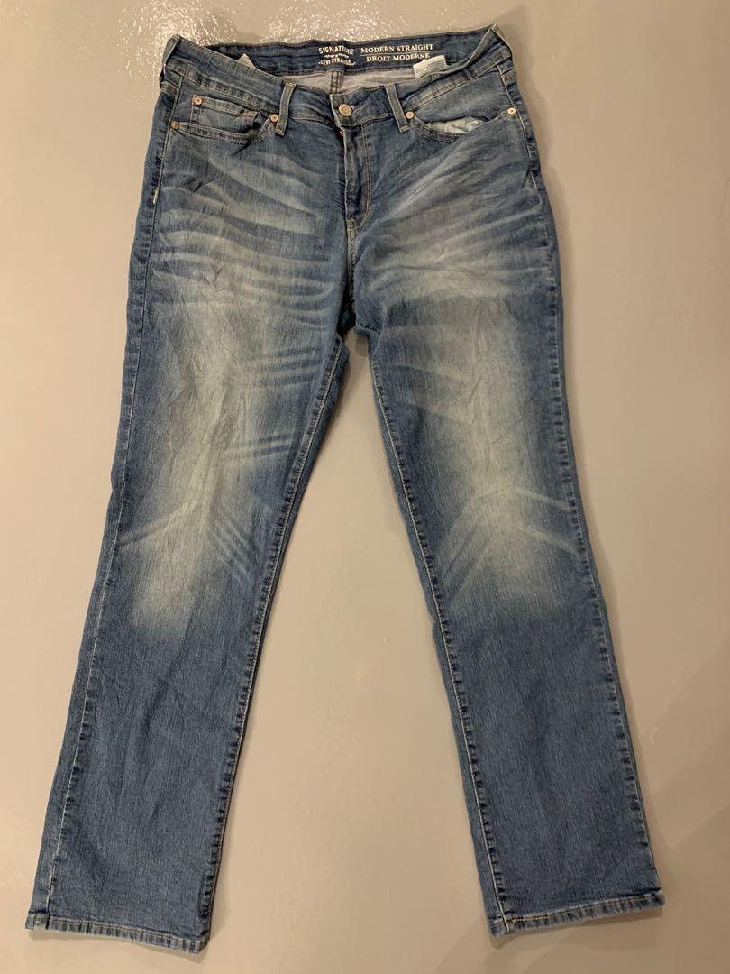 LEVI Strauss Signature women straight jeans Size 33, Women's Fashion,  Bottoms, Jeans & Leggings on Carousell