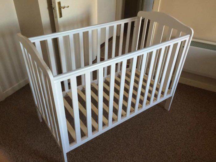 Mothercare Darlington cot, Babies & Kids, Baby Nursery & Kids Furniture